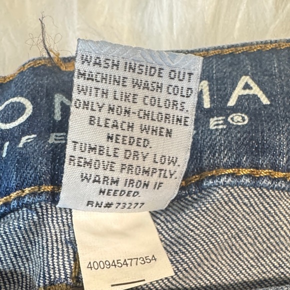 Sonoma Women's Straight Leg Jeans in Dark Blue Wash Size 4P - Picture 7 of 9